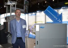 The humidity at Condair's stand was quite good. The company, known from humidification, makes the step to greenhouse farming with dehumidification. Humidification systems are used in the packaging industry, among others. Through that market, Condair came into contact with greenhouse horticulture. In the photo: Stefan Rijsmus.